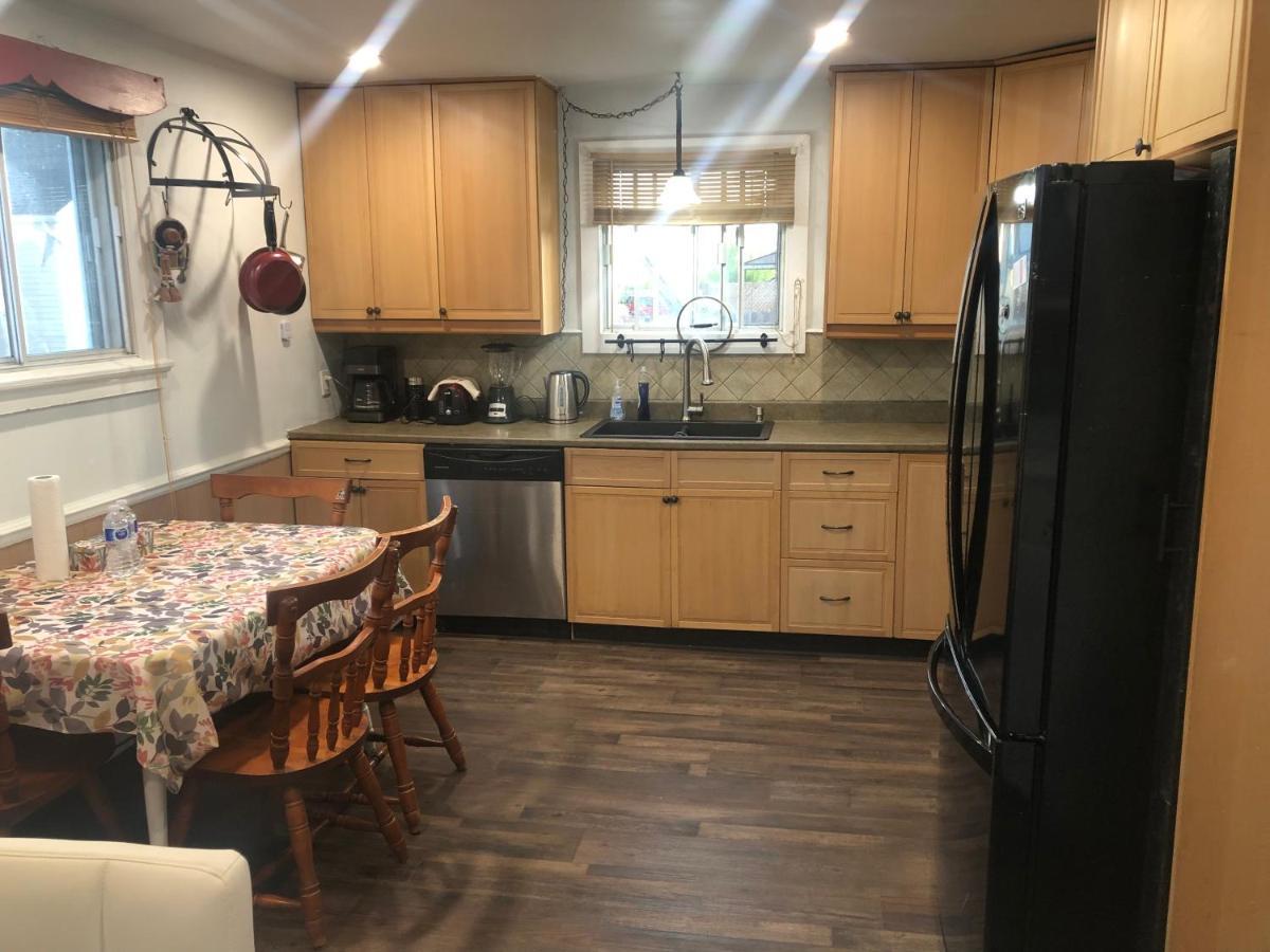 Entire Detached 3-Bedrooms Cute Home In Cornwall Area Bagian luar foto