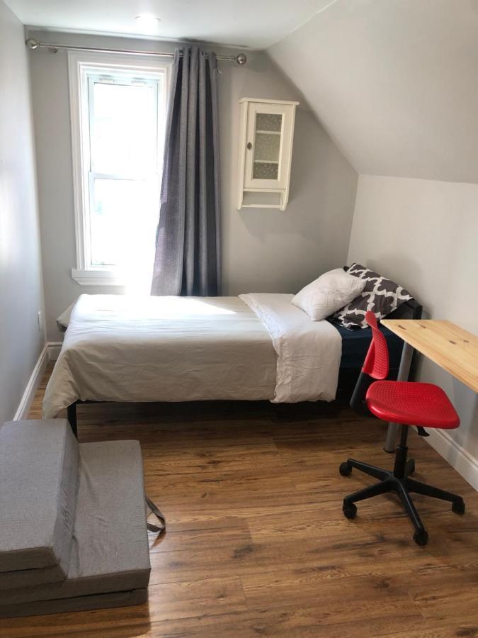 Entire Detached 3-Bedrooms Cute Home In Cornwall Area Bagian luar foto